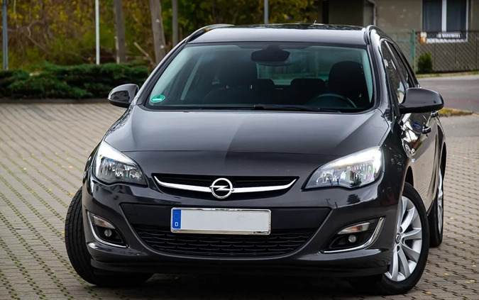 Opel Astra cena 26900 przebieg: 210000, rok produkcji 2013 z Nisko małe 562